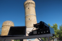 Postazione in HF,  nello sfondo il vecchio faro di Ancona